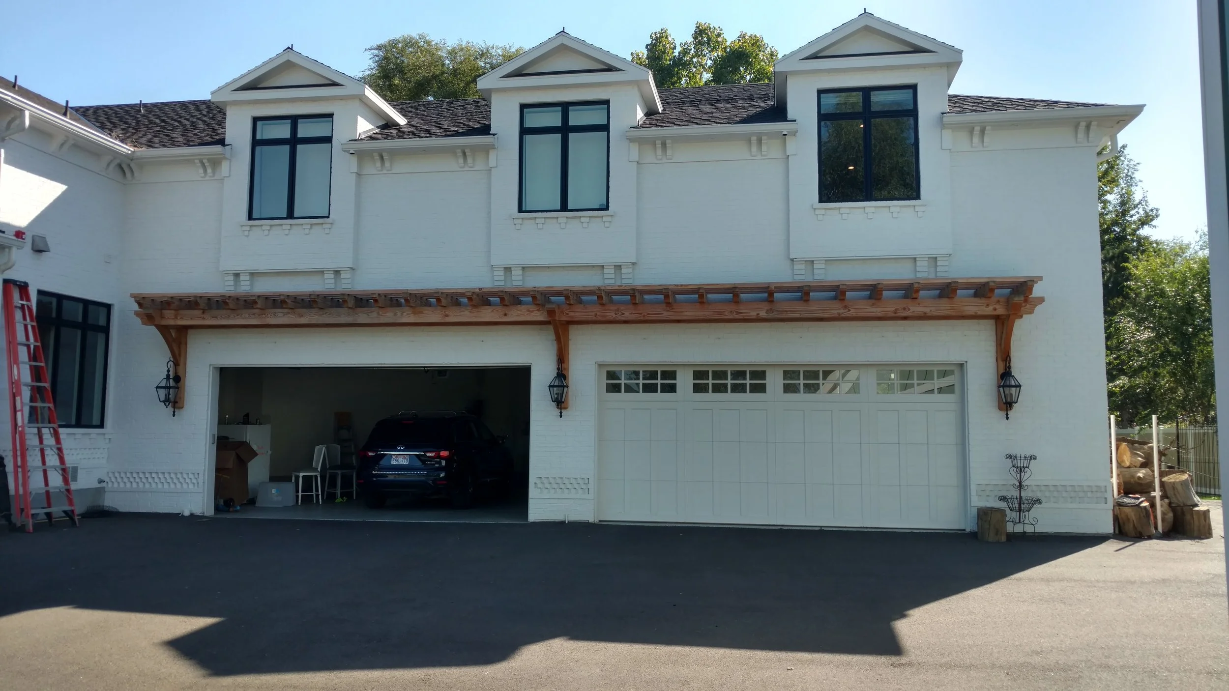 Two-car garage Front Timber Truss Install.