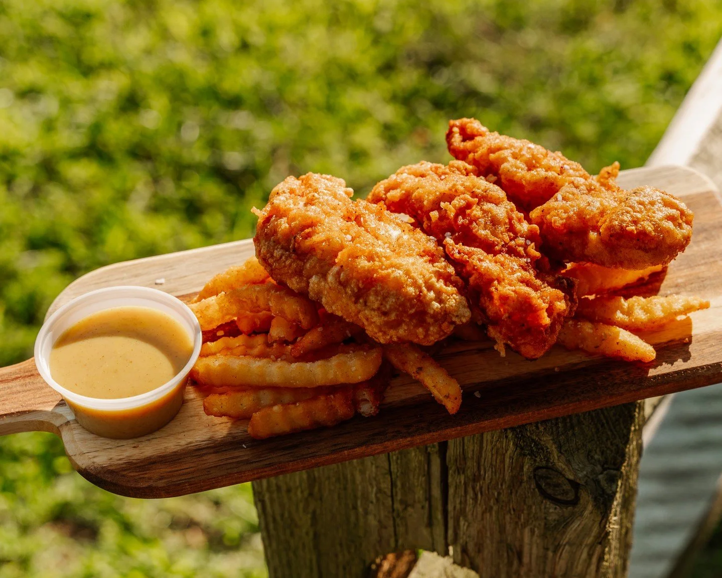 By order of the Chiki Blinders. 🐔🔥

Crispy, golden chicken tenders piled high over seasoned fries with a side of dipping sauce. No funny business, just seriously good food.

Make your Sunday a little more delicious and grab yours from the Rollin Gh