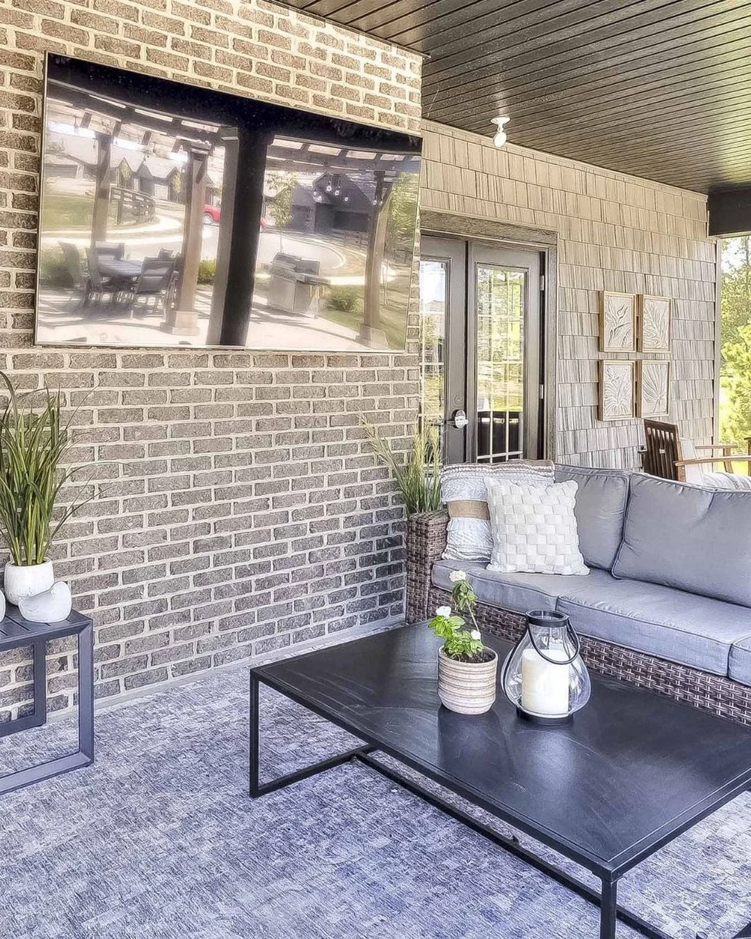 Step outside and unwind at the Patio at The Residences at Eastwood 🌿✨
Whether you're starting your morning with a cup of coffee, catching up with friends, or enjoying a quiet evening under the lights, our patio is designed for comfort and connection
