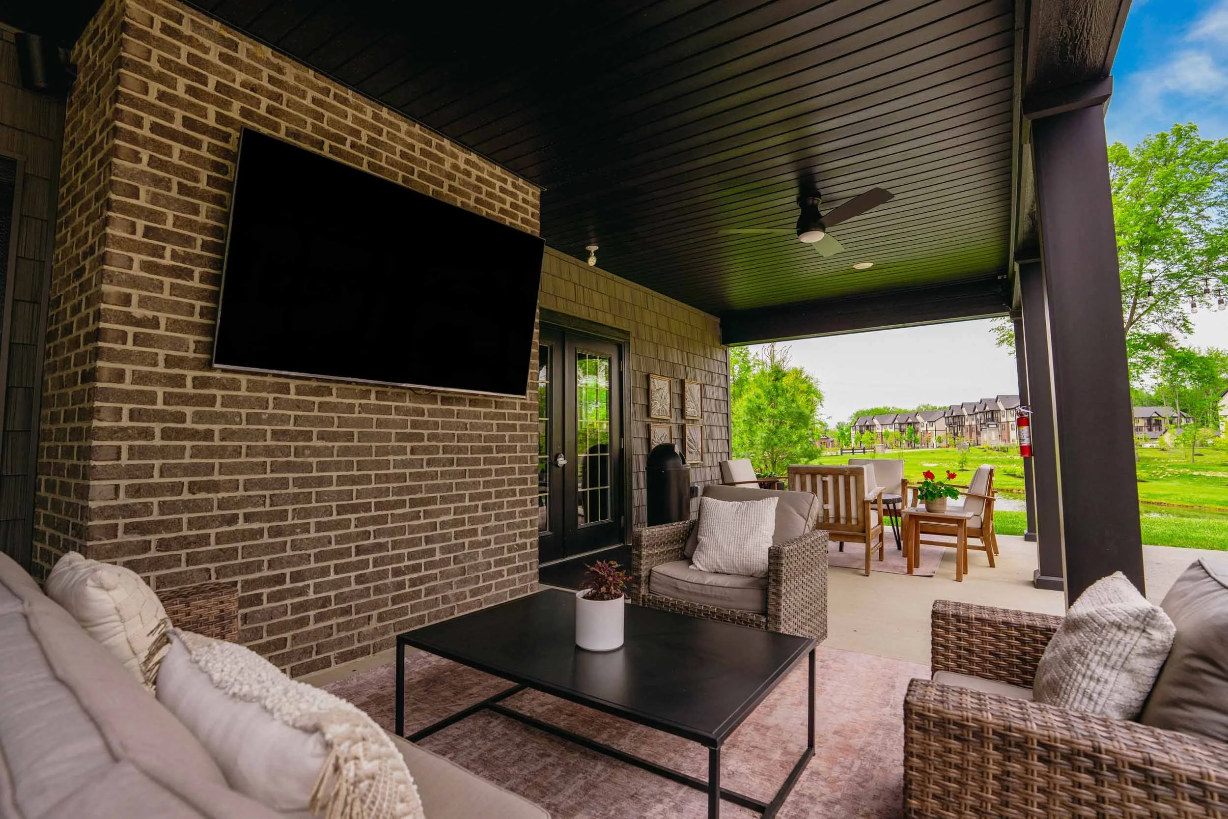 The Residences at Eastwood | Apartment Homes in Reynoldsburg, OH | Outdoor Lounge