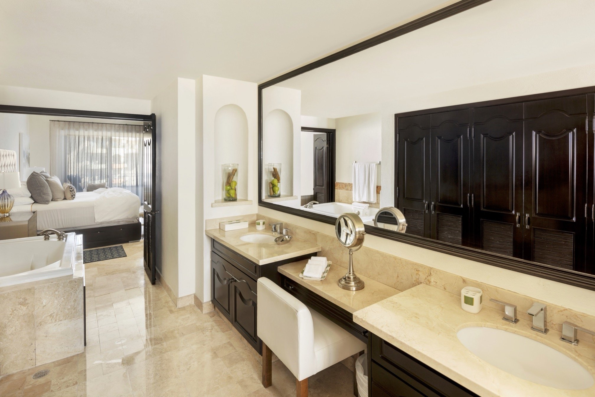 Master bathroom with double sinks and jacuzzi.jpg