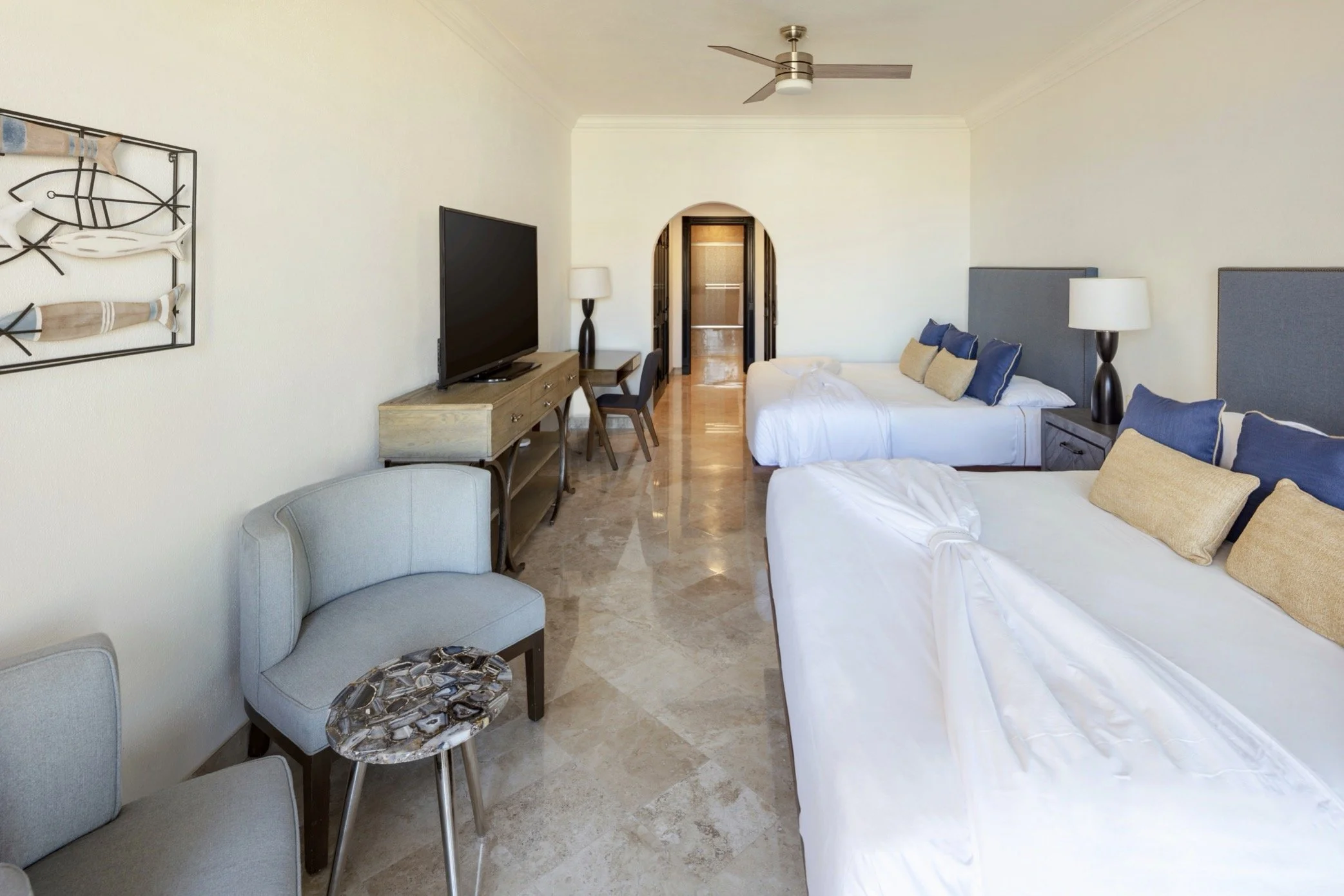 Second bedroom looking to washroom.jpg