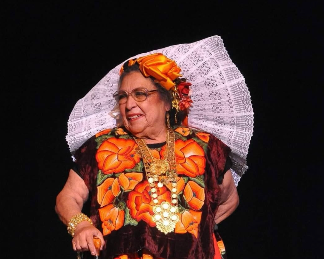 Sacramento City Council  Honors Sra. ANGELBERTHA COBB