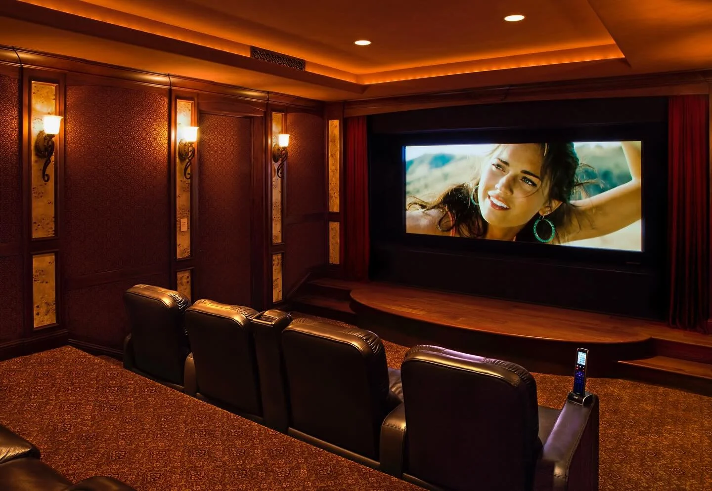 A dedicated cinema crafted for an immersive escape.
This custom home theater blends acoustic performance, tailored lighting, and seamless control to create a true private screening experience. #LuxuryHomeTheater #HomeCinemaDesign #onetouchliving