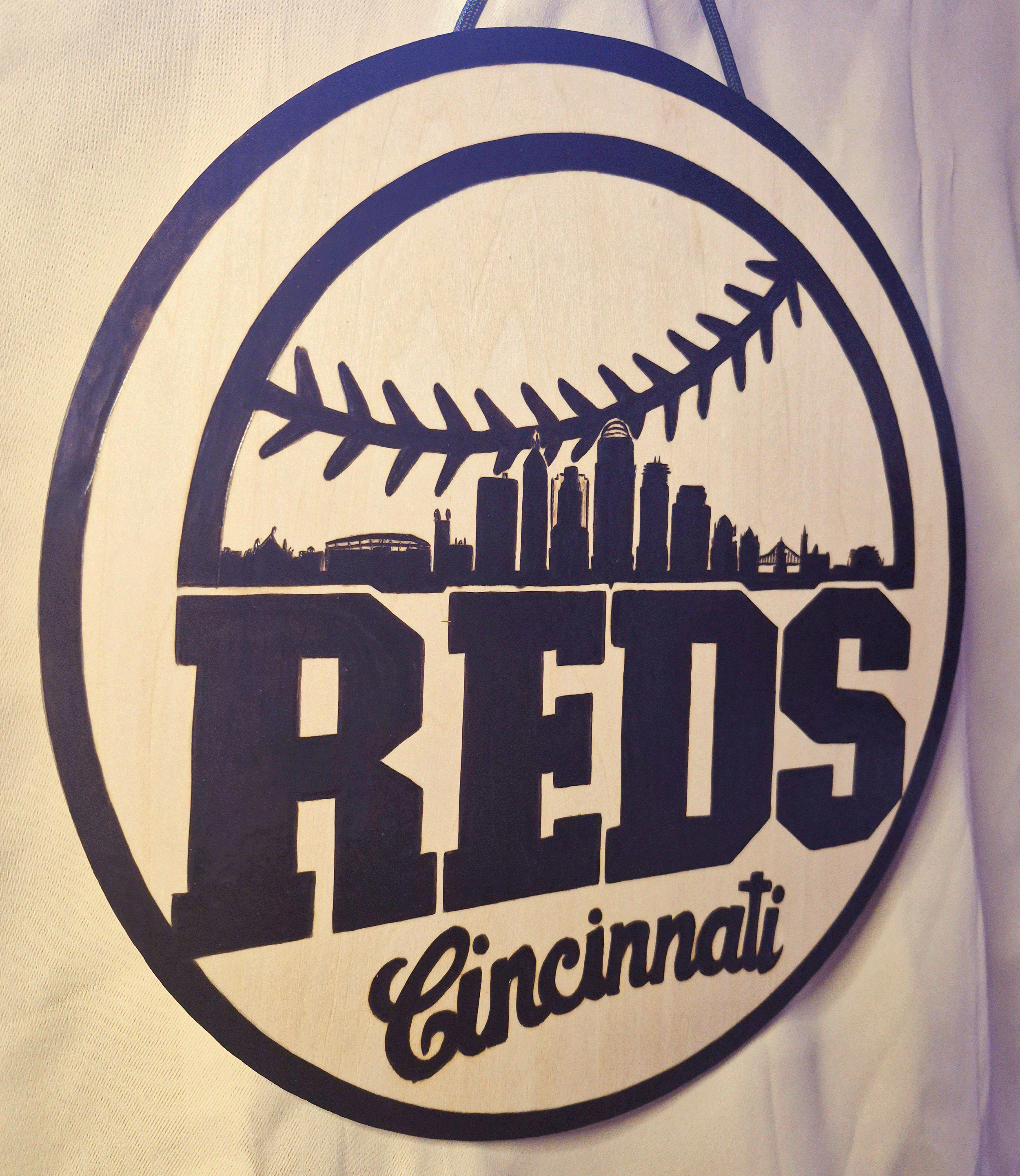 Cincinnati_Reds_baseball_Side_1.png