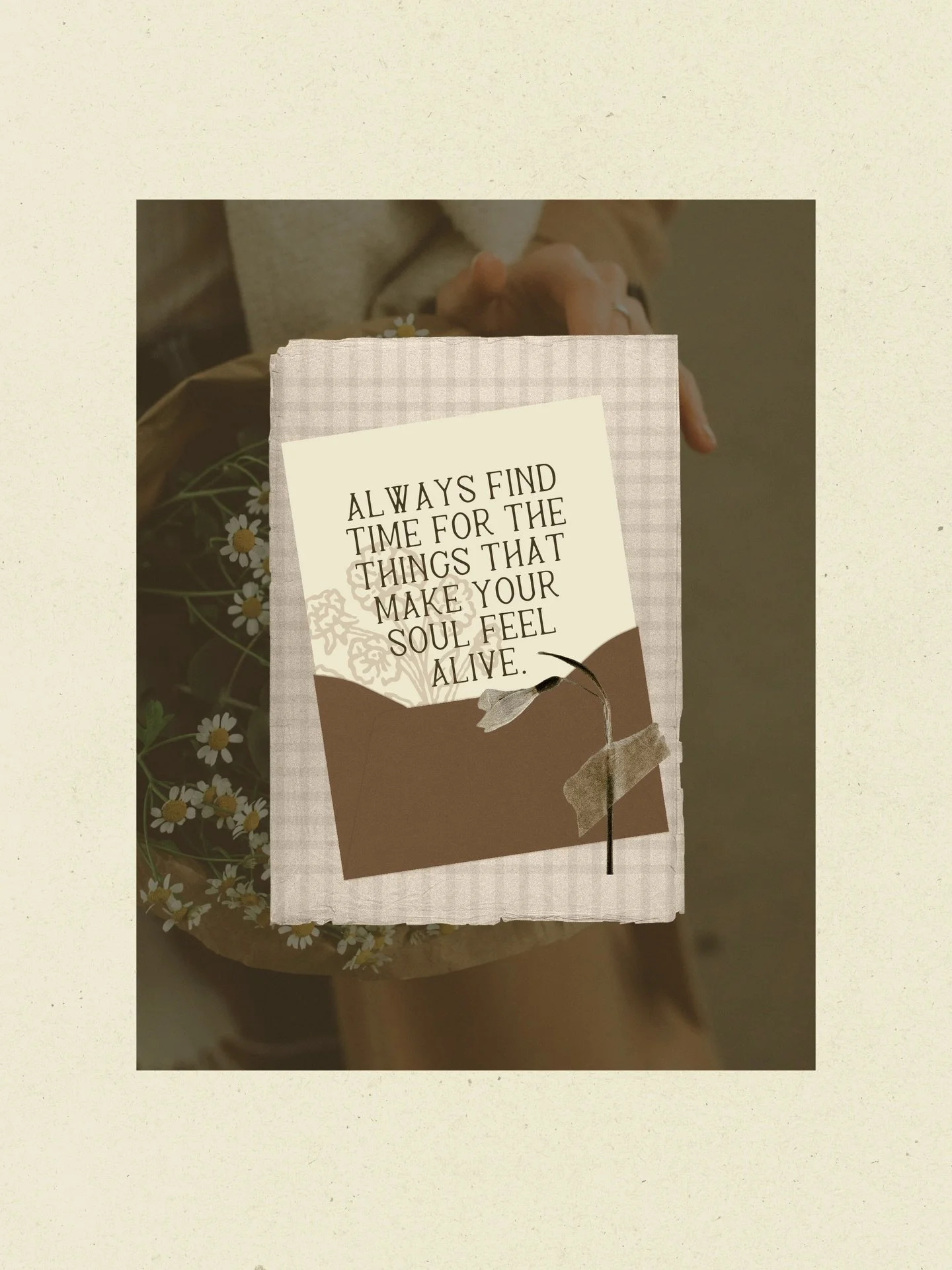 Sneak peek at font No.4 🪵🎞️
Junewood | Coming 4.3.26

#fontdesign #fonts #graphicdesigner  #fontfriday #roamingfonts