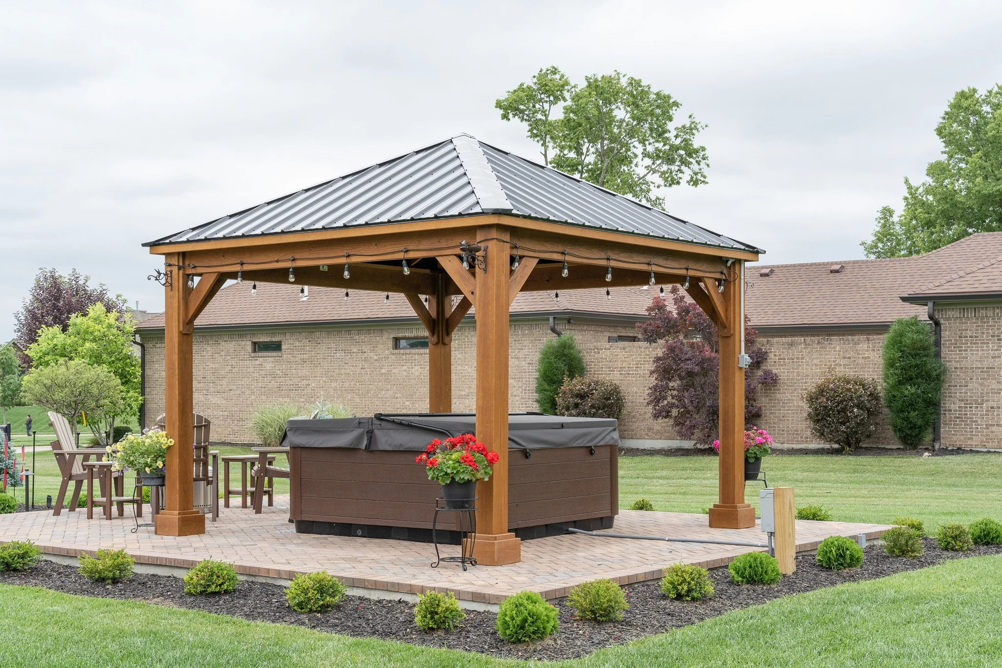 12x12 Cedartone + Black Metal Roof (2).jpg