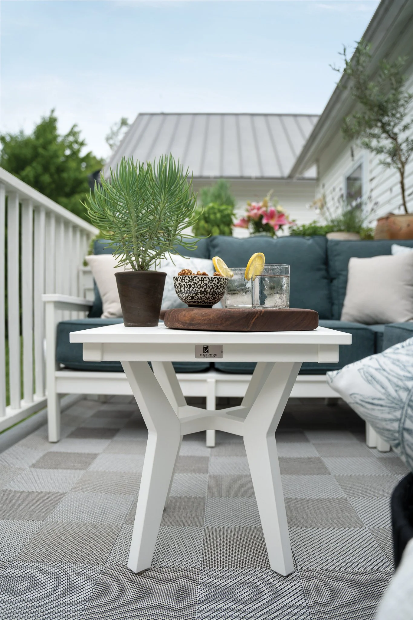 Mayhew Square End Table in white -2.jpg