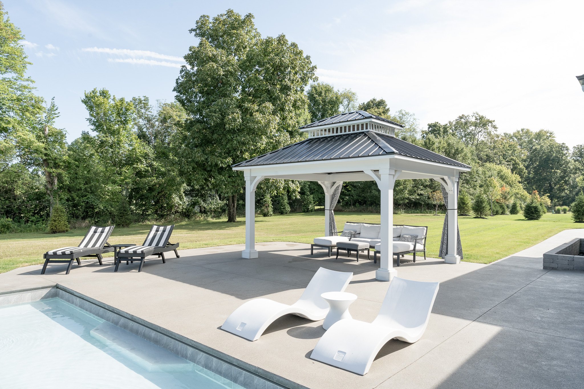 12x14 White Paint + Classic Roof.jpg