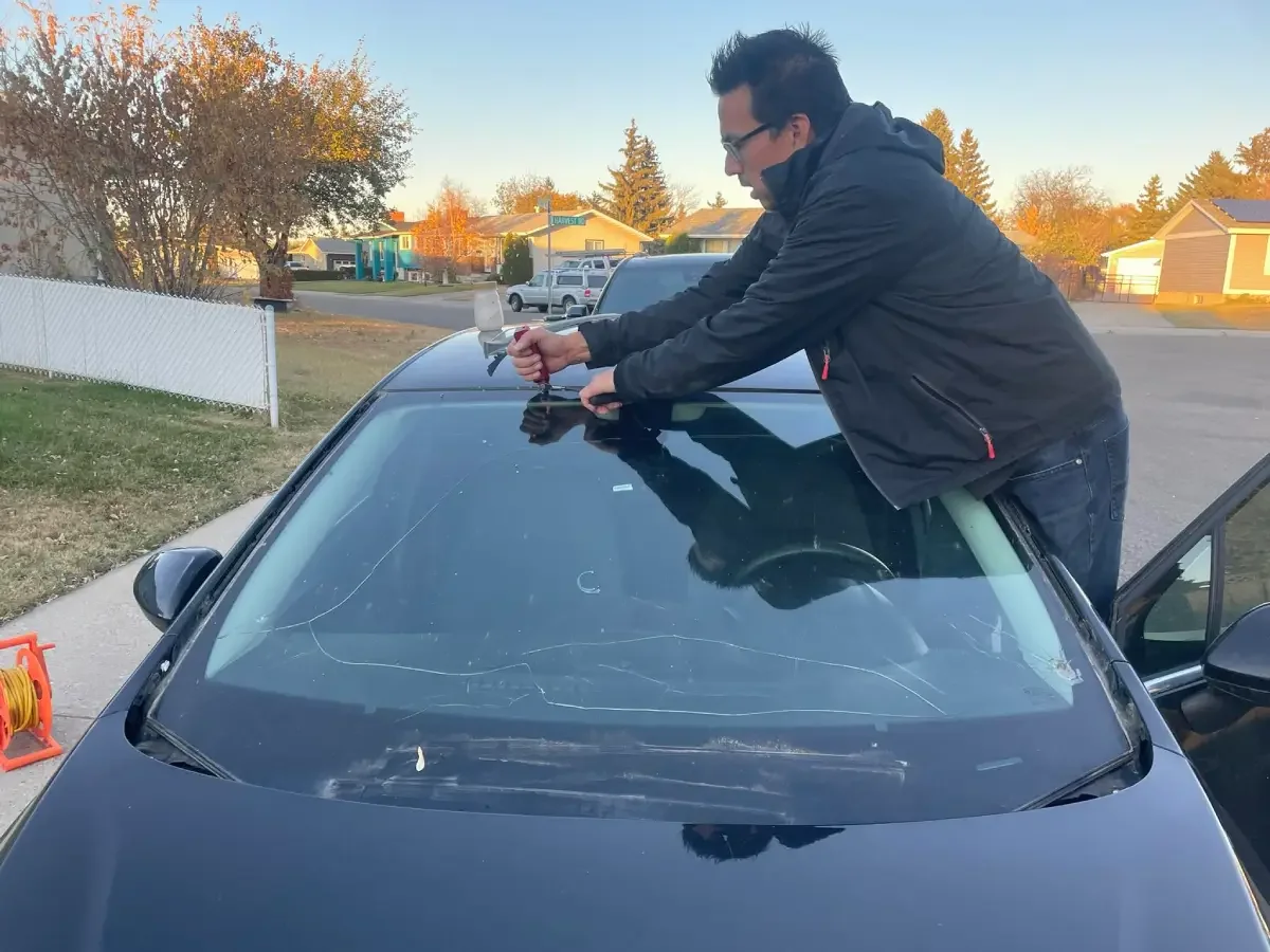 NeeCheeFB - windshield removal mobile