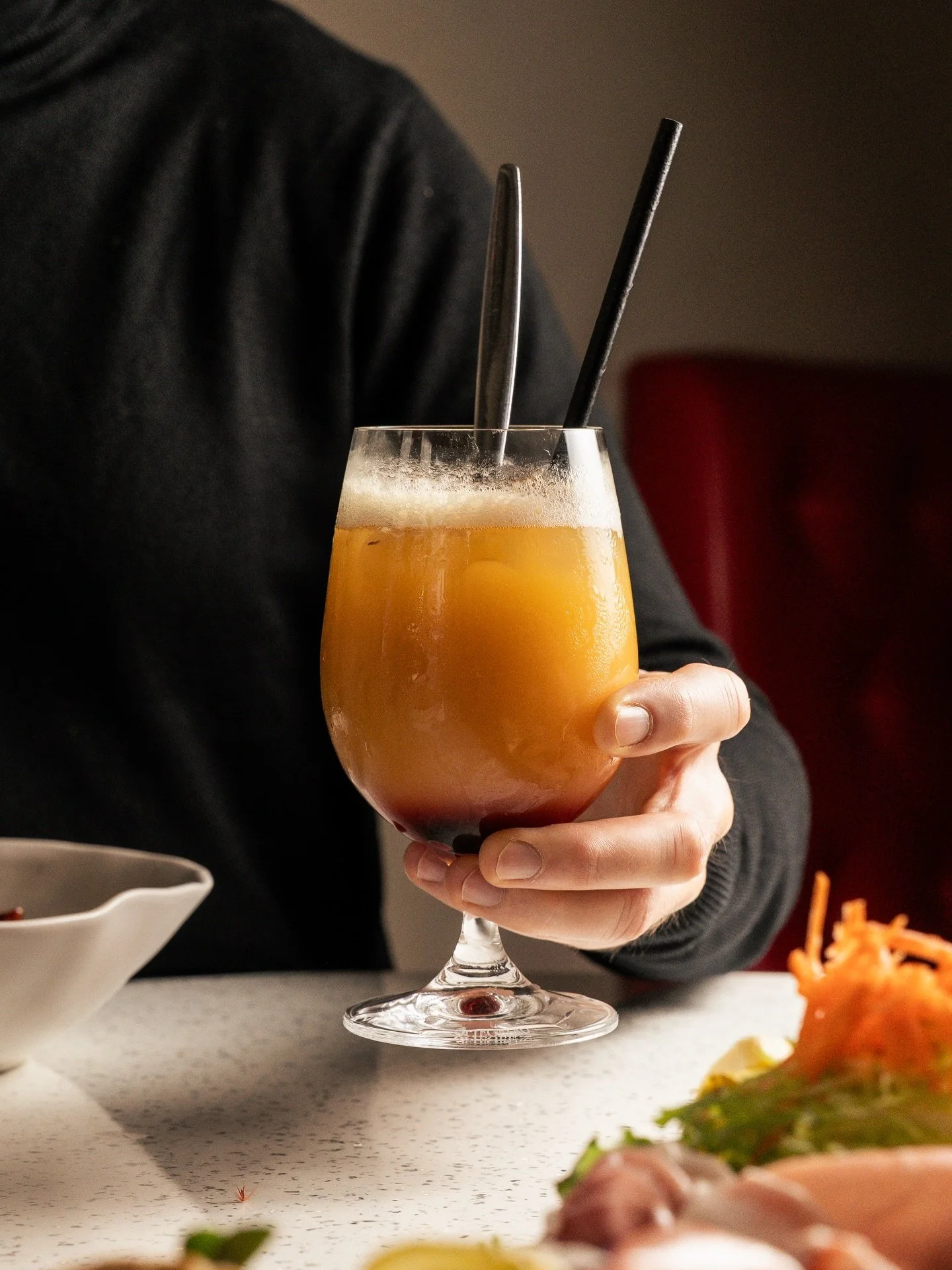 L&rsquo;ap&eacute;ro est servi ! 🍹 
Cocktail, Tapas ou planches &agrave; partager.

📍 2 Rue du Pr&eacute; Saint-Gervais, 93260 Les Lilas

📸 @les.filsdepub 
#restaurantparis #cuisinemediterraneenne #restaurantleslilas #tapas #cocktail