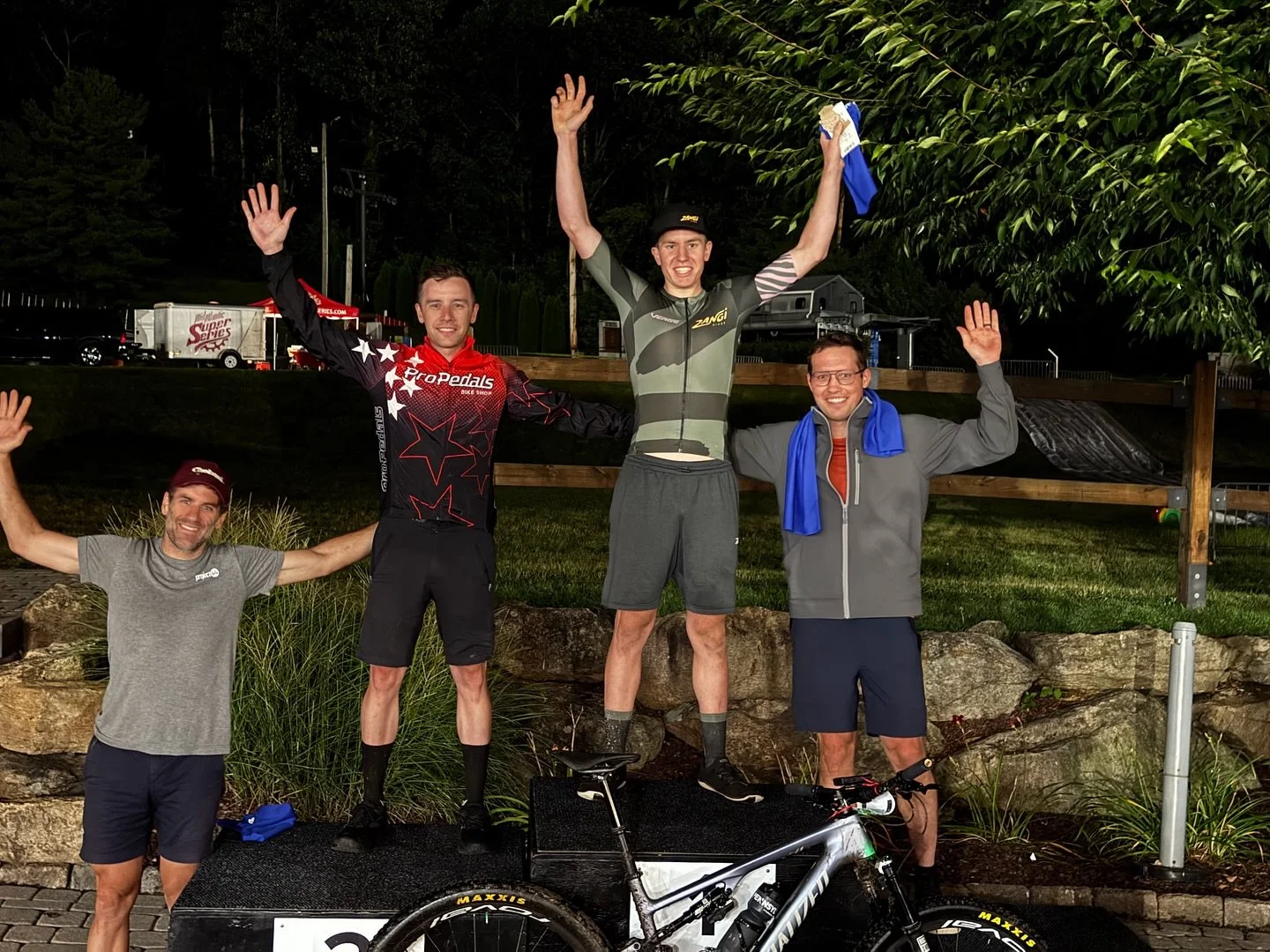 First pro race. First Pro win! 🥇 

🥇 Bear Creek Night Race
🥈 Phoenixville Tree Tangle

Great weekend mixing it up with some local MTB racing. Great to be back to the local scene with a whole new level of fitness then last time!

Now a few weeks of