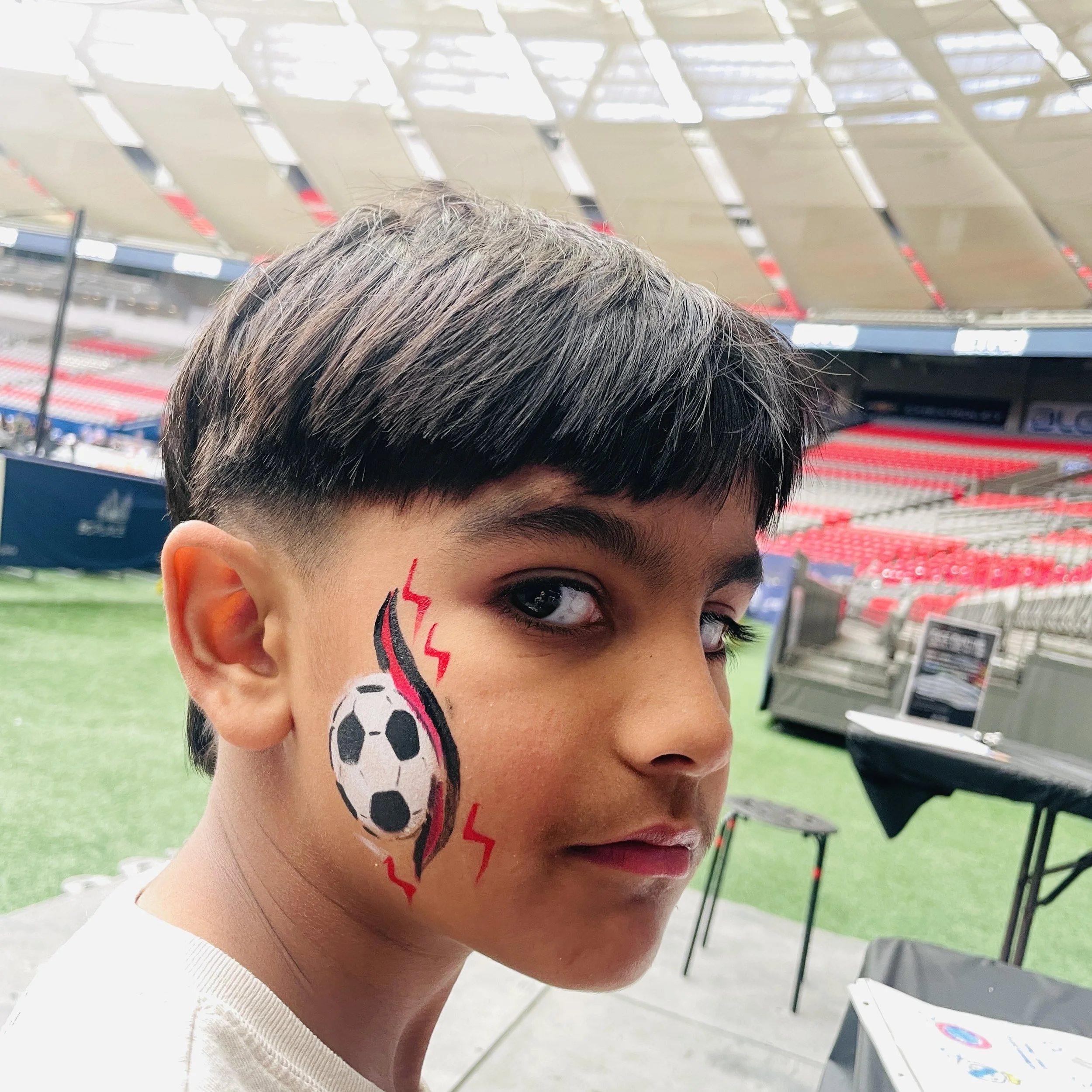 Magic &amp; Juggling, Face Painting and Balloon Twisting in Maple Ridge