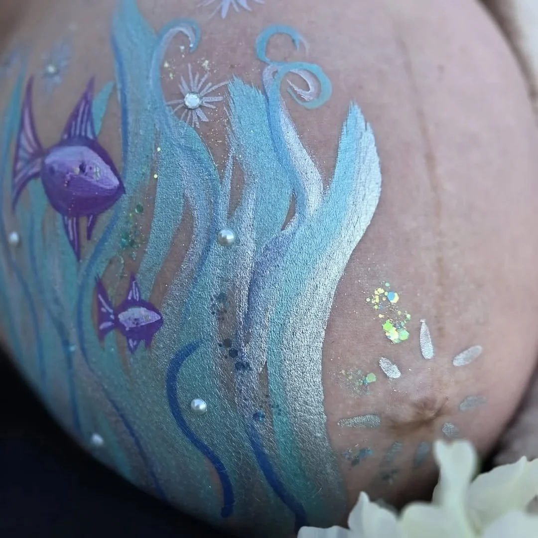 I painted my belly the day before my due date. Read about it on our blog 😊🥰 (link in bio)
Did you know we offer belly painting for private events and baby showers? A beautiful way to celebrate your growing body and baby. 
.
.
.
.
#pregnant #belly #