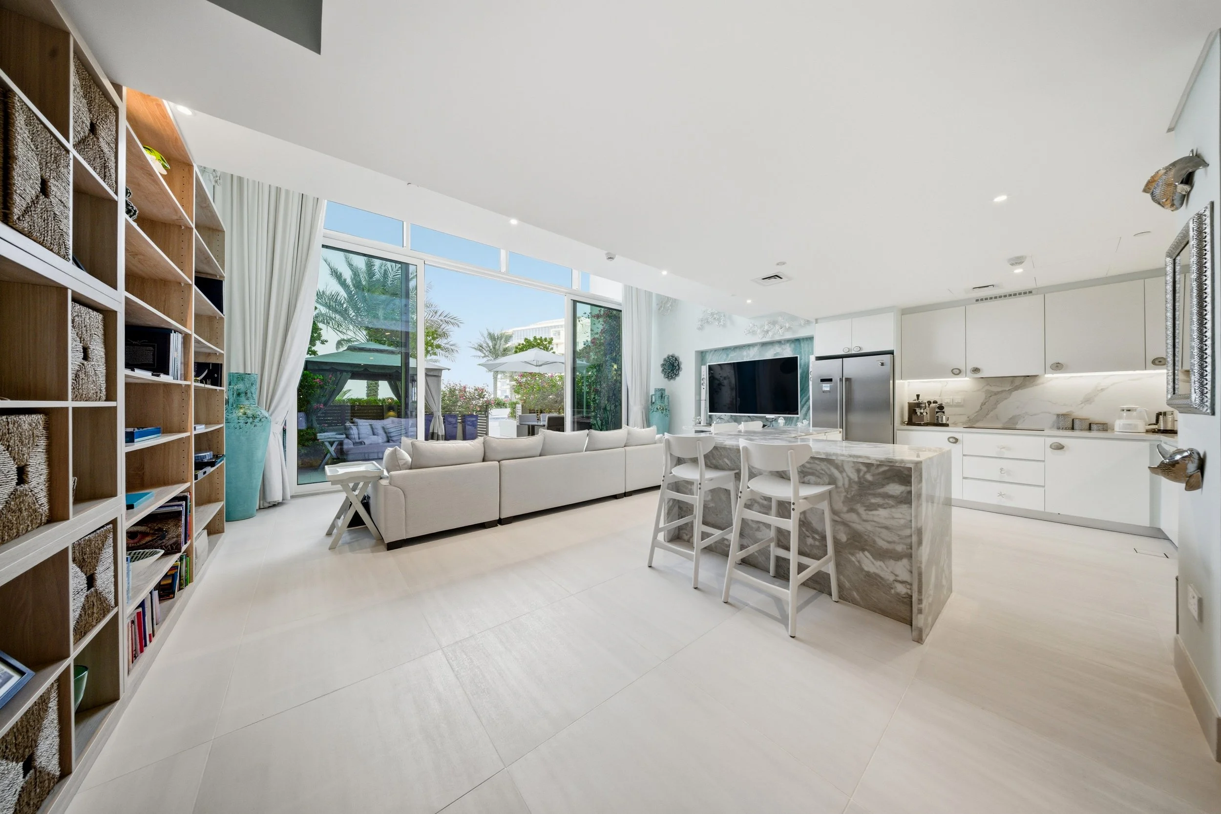 Sleek kitchen + lounge for relaxing, cooking & connecting.