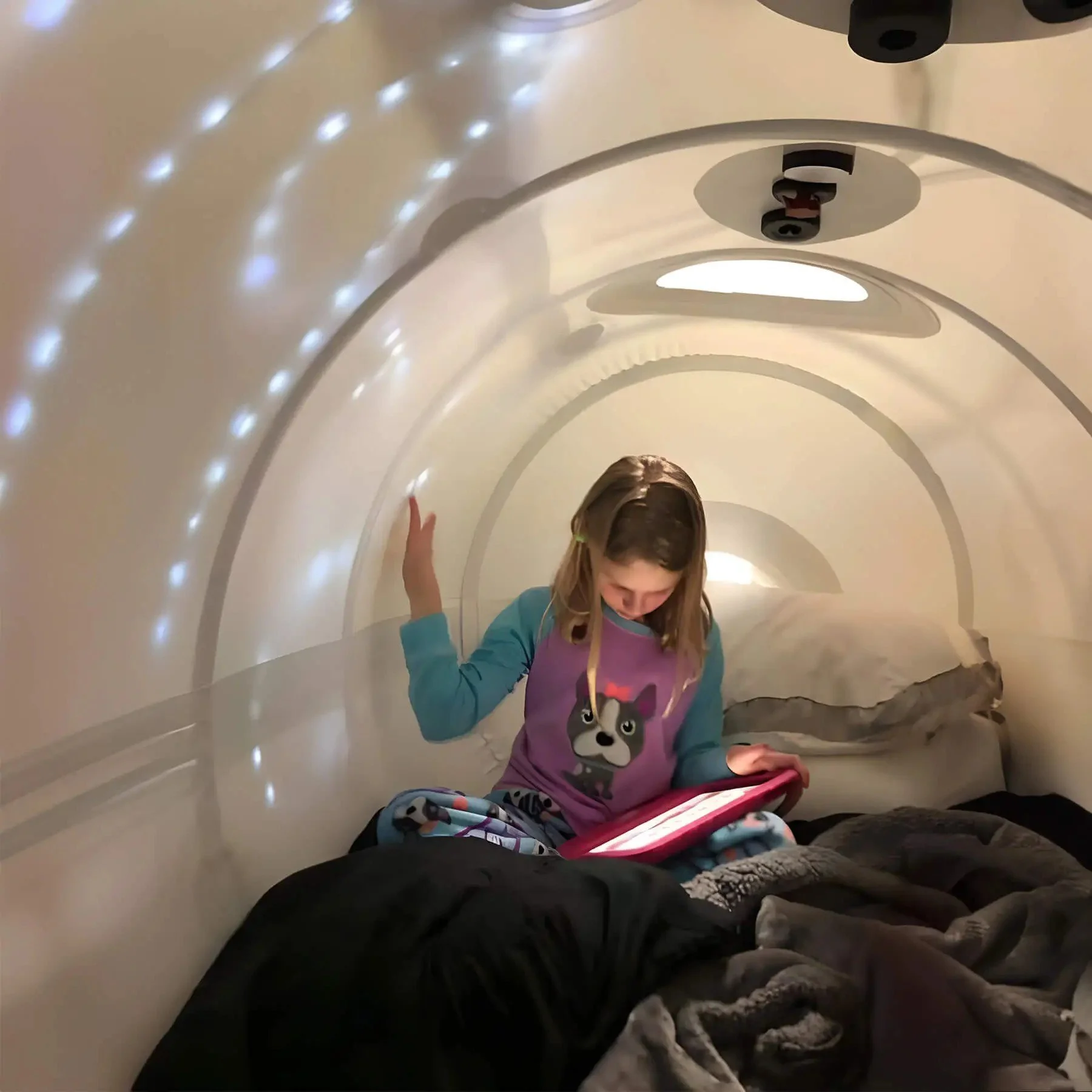 hyperbaric-chamber-interior-girl-inside-1.jpg