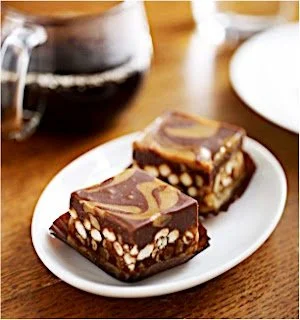 FREE Starbucks Petite Dessert with drink purchase!