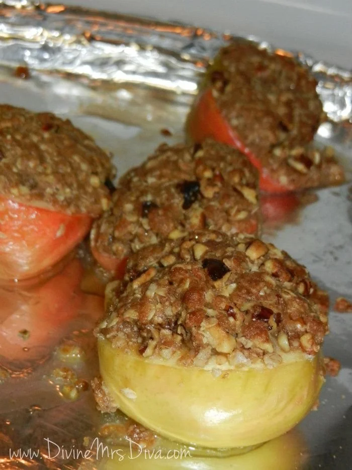 Diva In The Kitchen: Baked Apples with Oatmeal Streusel Topping