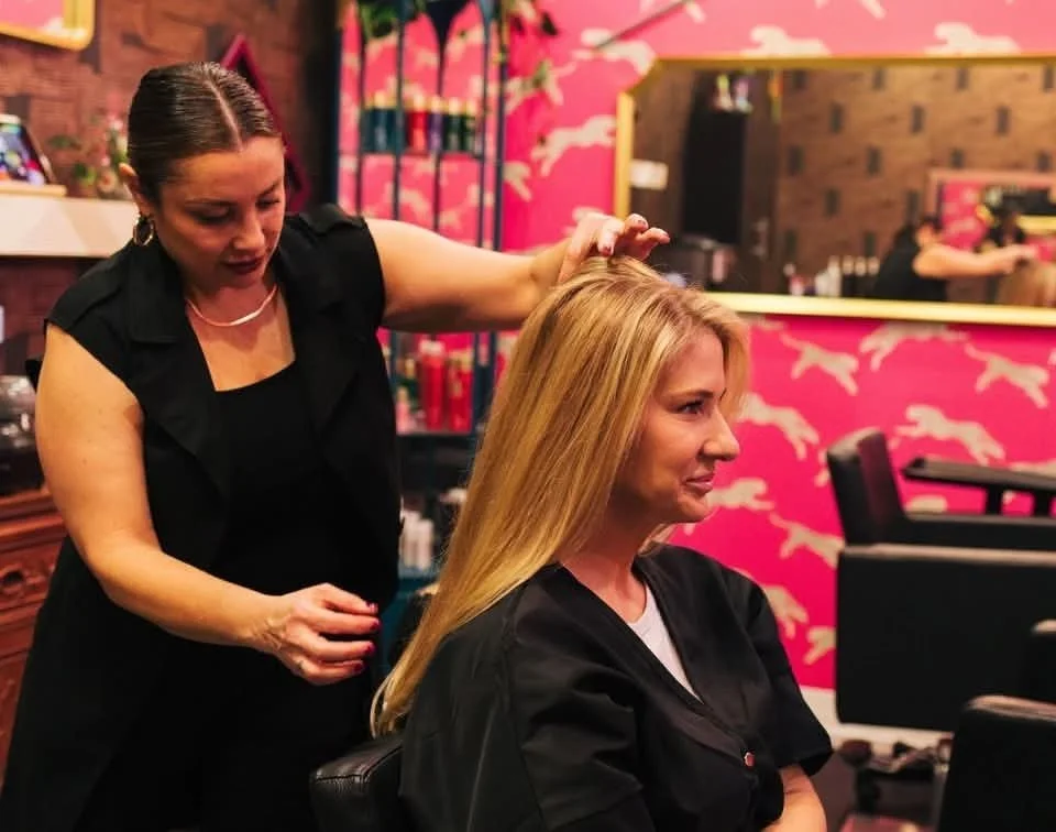 How to Attract and Retain Beauty Professionals in a Salon Suite Franchise