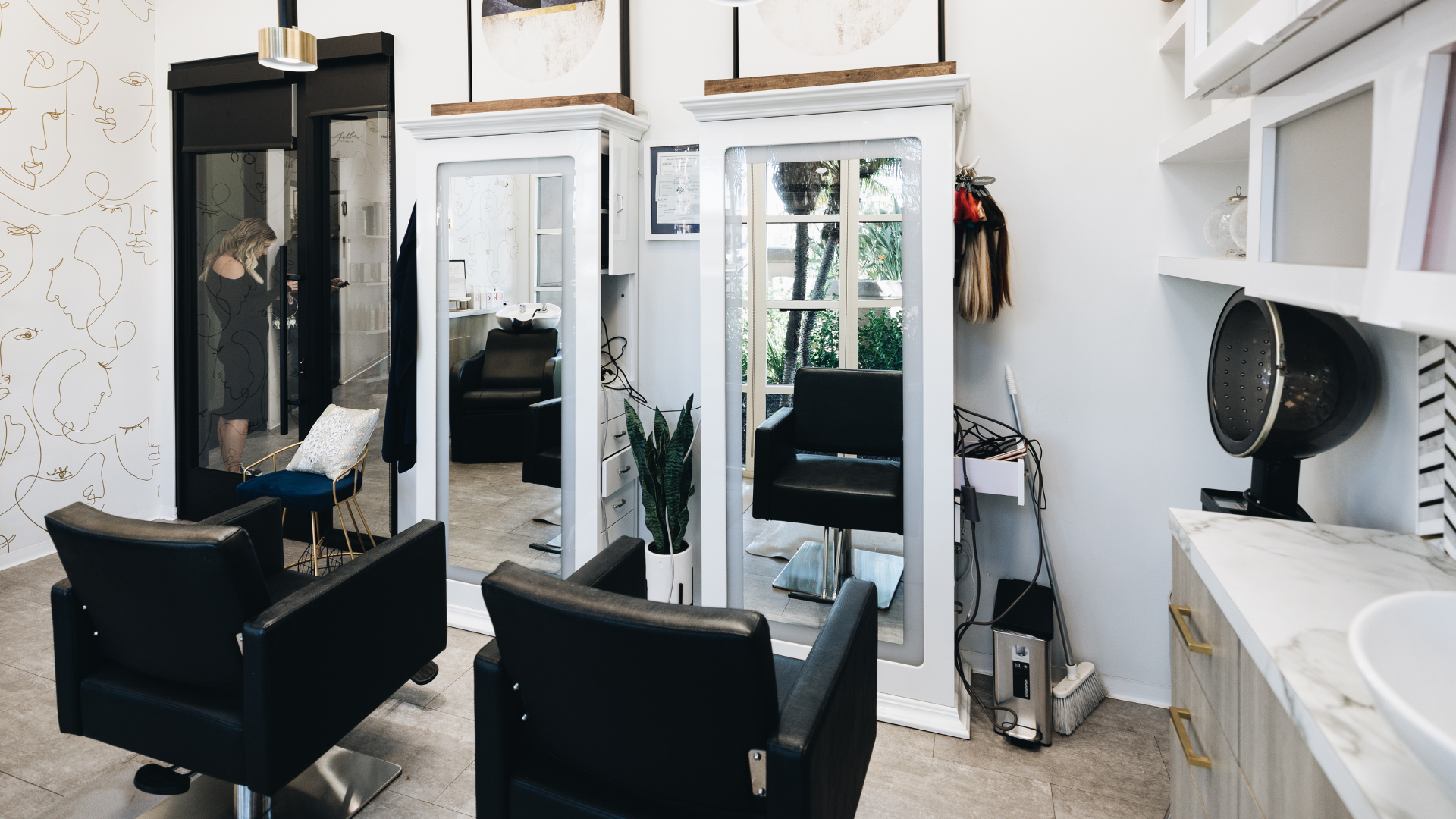 How Does a Salon Suite Business Model Work?