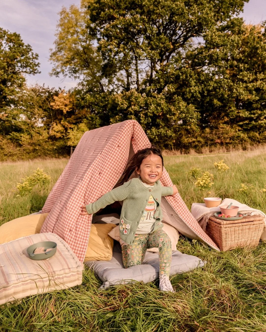 Where has the sun gone?! ☀️
Throwing it back to the Mothercare SS23 Spring shoot, shot down in Dorset in the middle of October, would you believe? Just goes to show what a little production magic can do ✨ 

Crew: 
Art Director: @hannahcoates_ad 
Phot