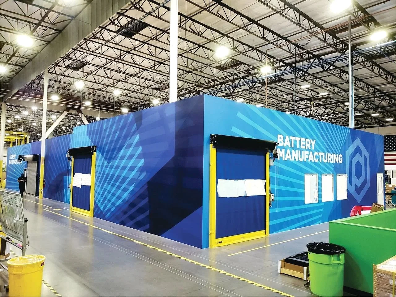 LARGE FORMAT PRINT.  
High-quality prints and professional installation for banners, posters, windows and wall murals that make your business stand out.