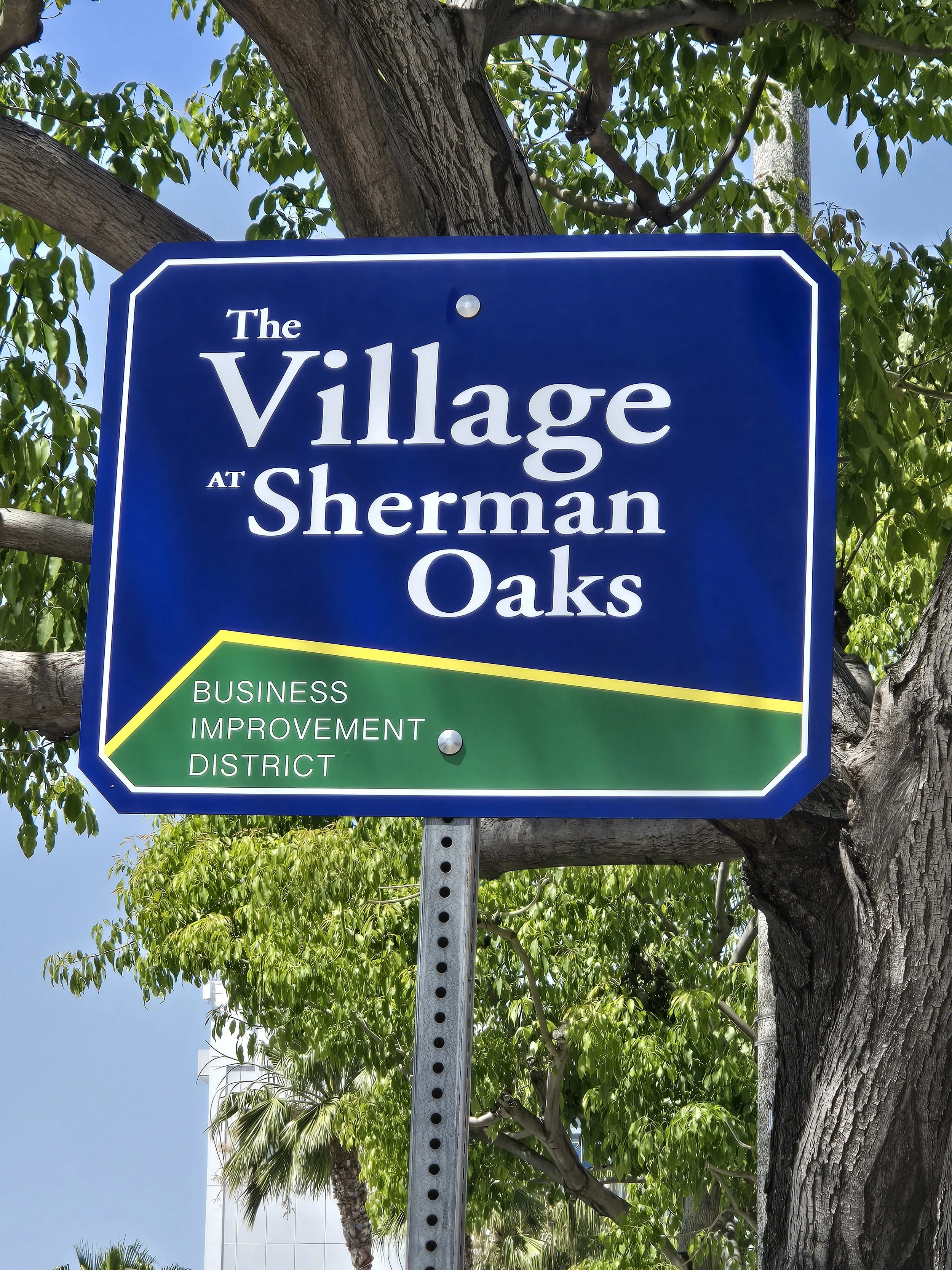 Custom made Sherman Oaks Business Improvement District community street signs