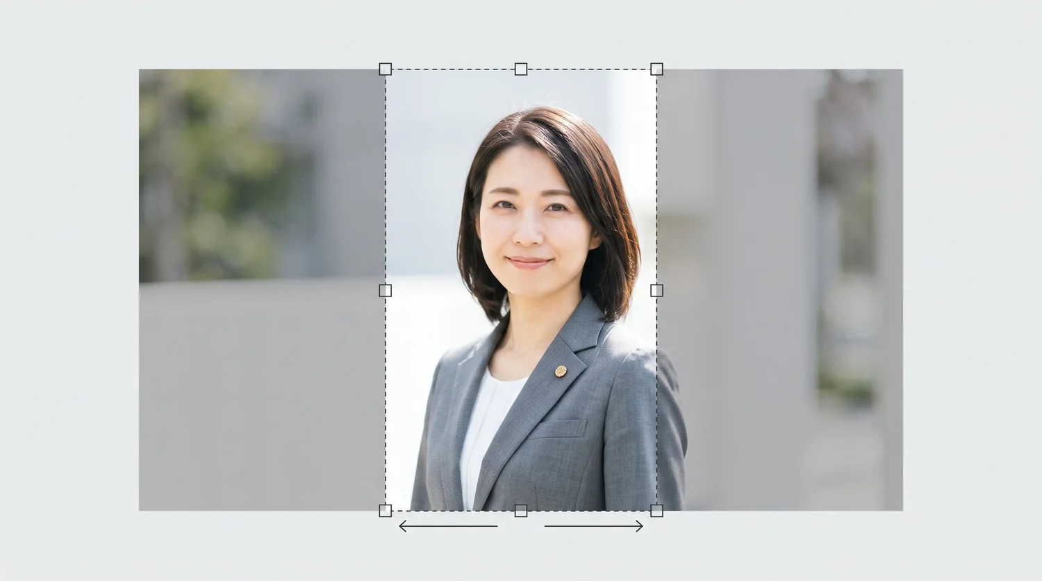 横位置で撮影した女性弁護士のプロフィール写真から、縦位置に切り出すイメージ