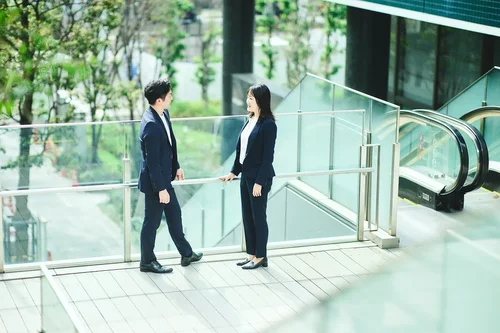 オフィスビルで撮影した企業写真