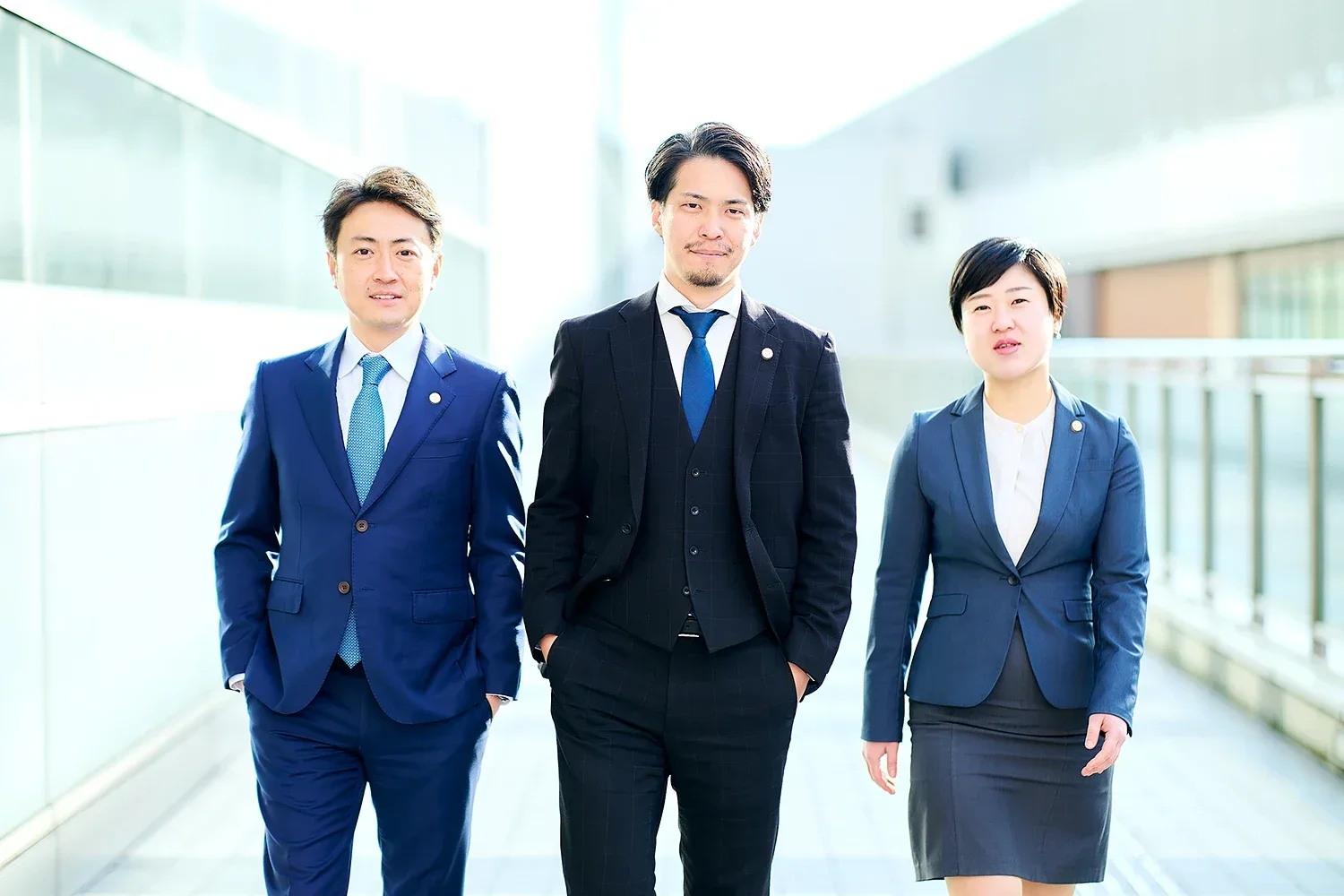 ネクスパート法律事務所様（群馬県高崎市）の弁護士集合写真。洗練されたプロフェッショナリズムを表現するビジネスポートレート撮影（江藤耕治 撮影）