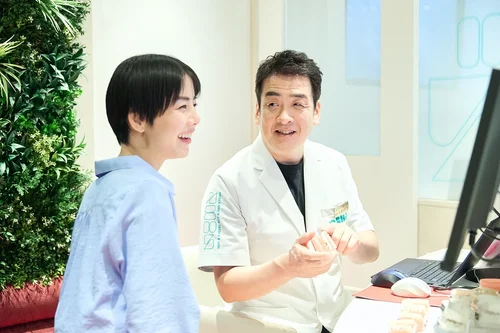 クリニックの医師と患者の撮影