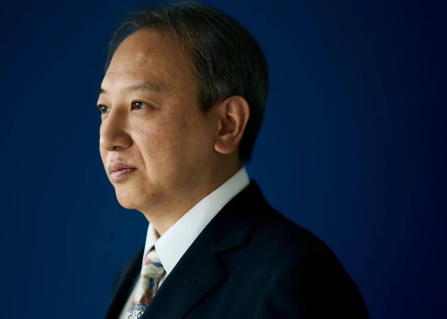 洗練されたビジネスポートレート。経営者・士業・専門家の品格を映し出す、ハイクオリティな人物撮影（江藤耕治 撮影）