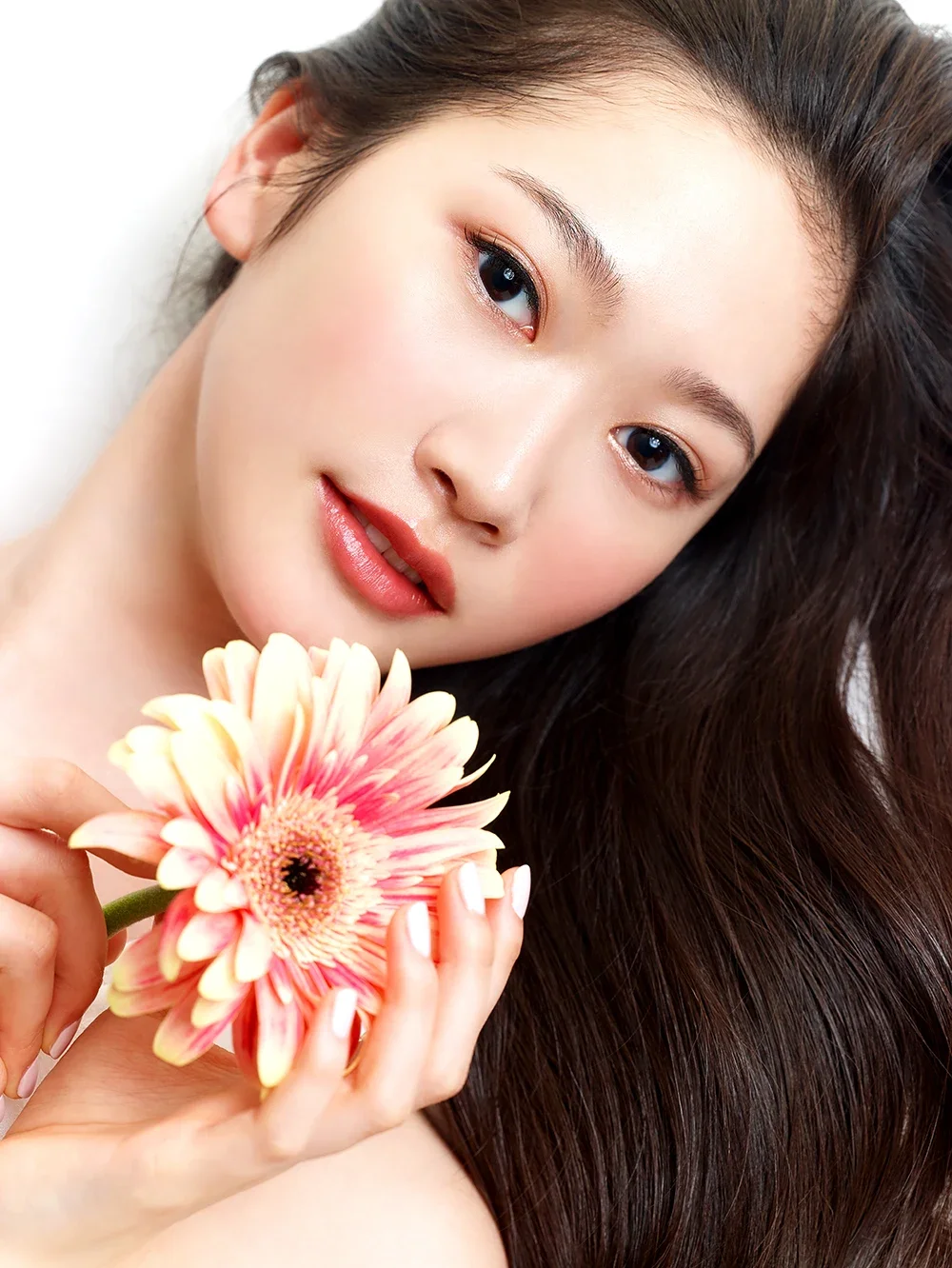 モデルENYAさんのビューティー写真。