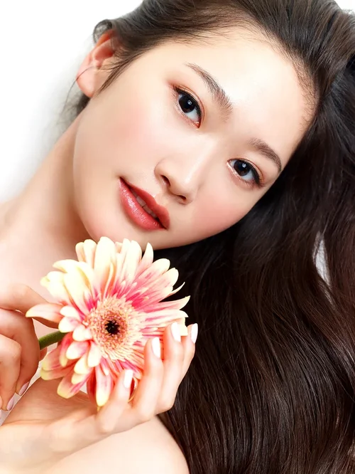 花を持つ女性のポートレート