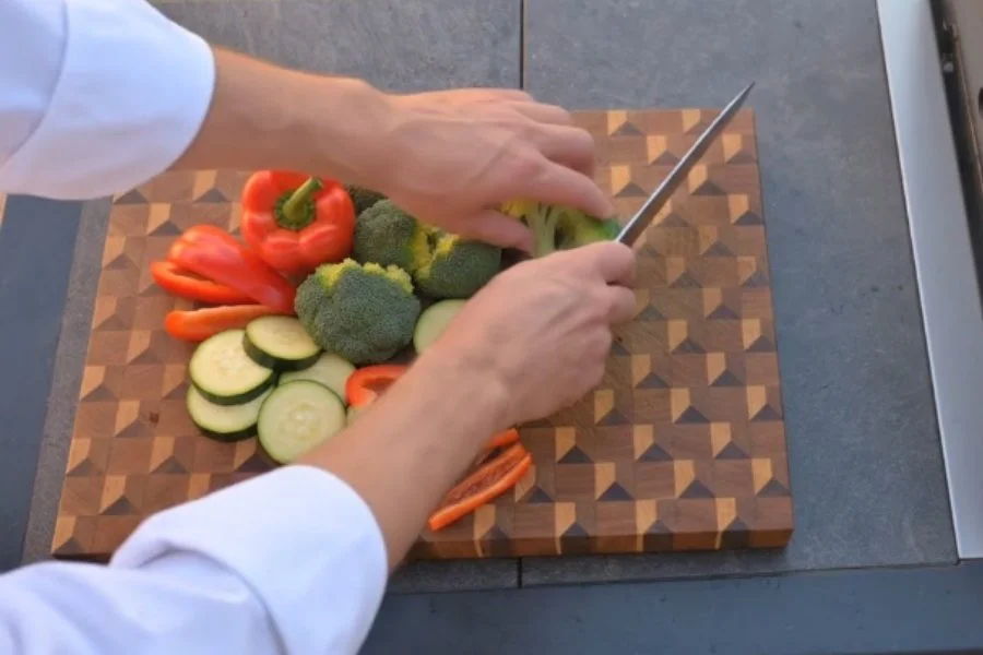 Built for Real Prep
Knife-friendly end grain designed for daily use.