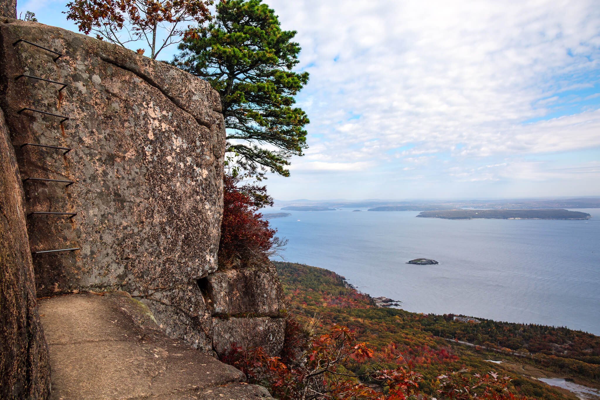 precipice_trail_ladders_maine