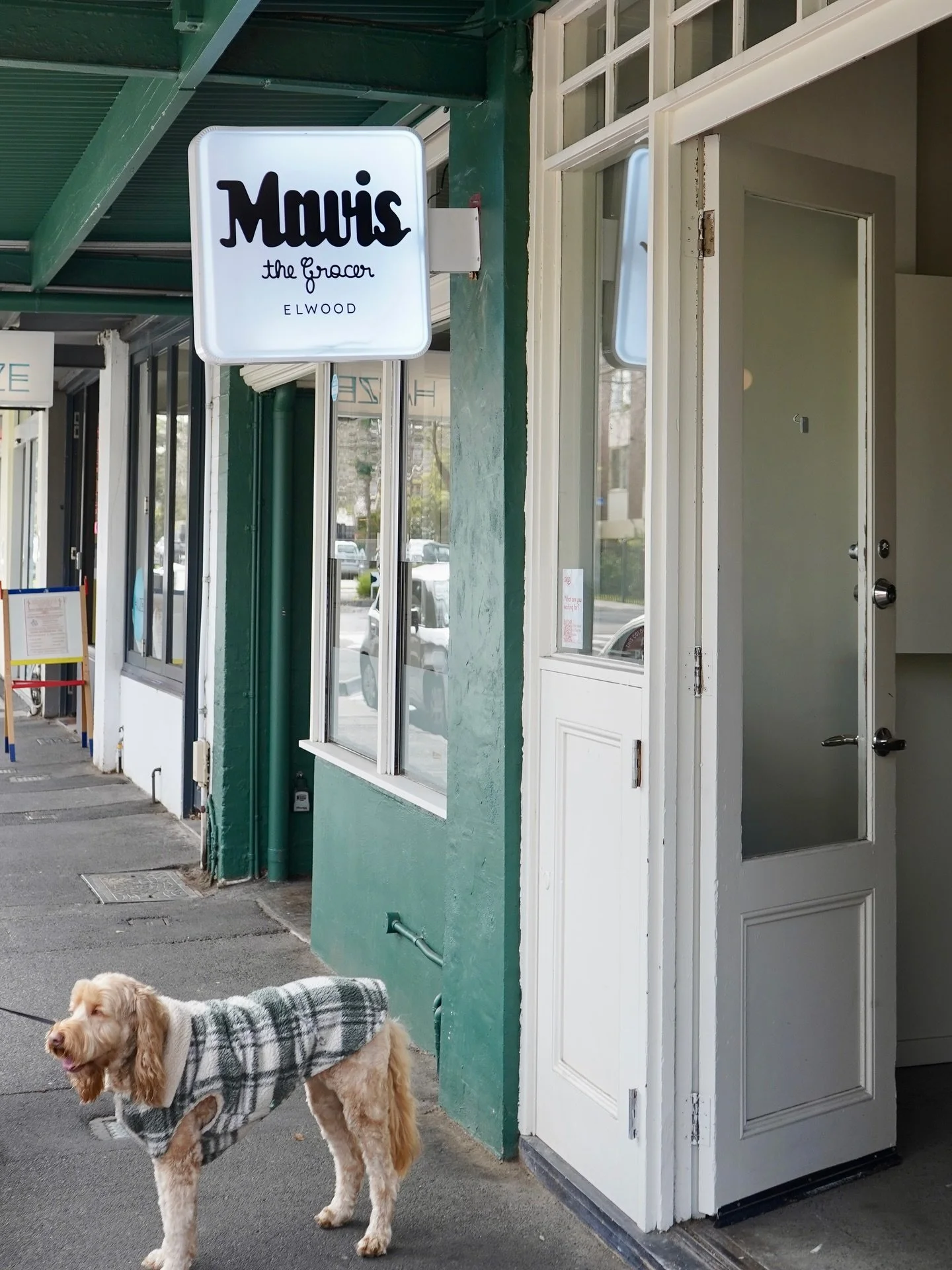 Weekend strolls + coffee stops = pure Elwood vibes. ☕🌿
Even our four-legged friends know where the good energy lives. 🐾💛
Come join us at Mavis the Grocer &mdash; your neighbourhood spot for flavour, smiles, and good company. ✨

📍 Abbotsford &mdas