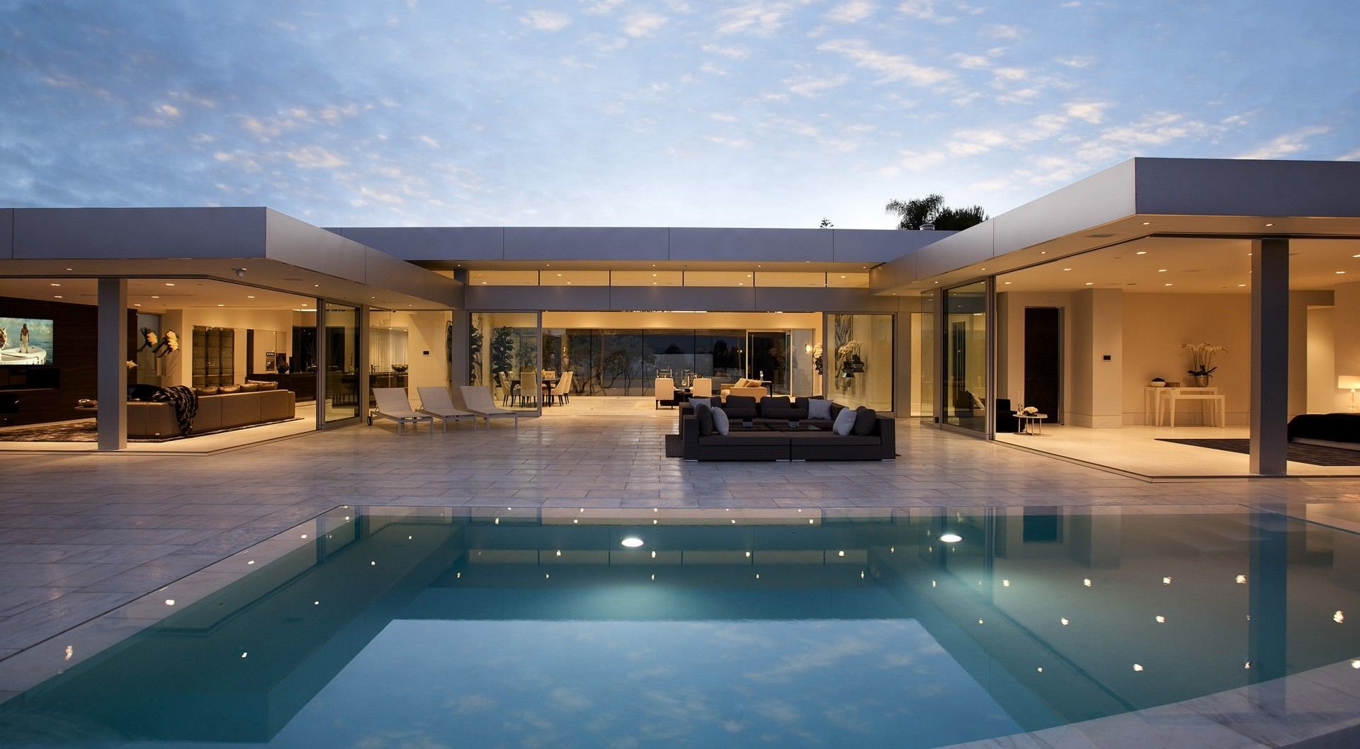 CARLA RIDGE PRIVATE RESIDENCE LOS ANGELES ••••OUT••••