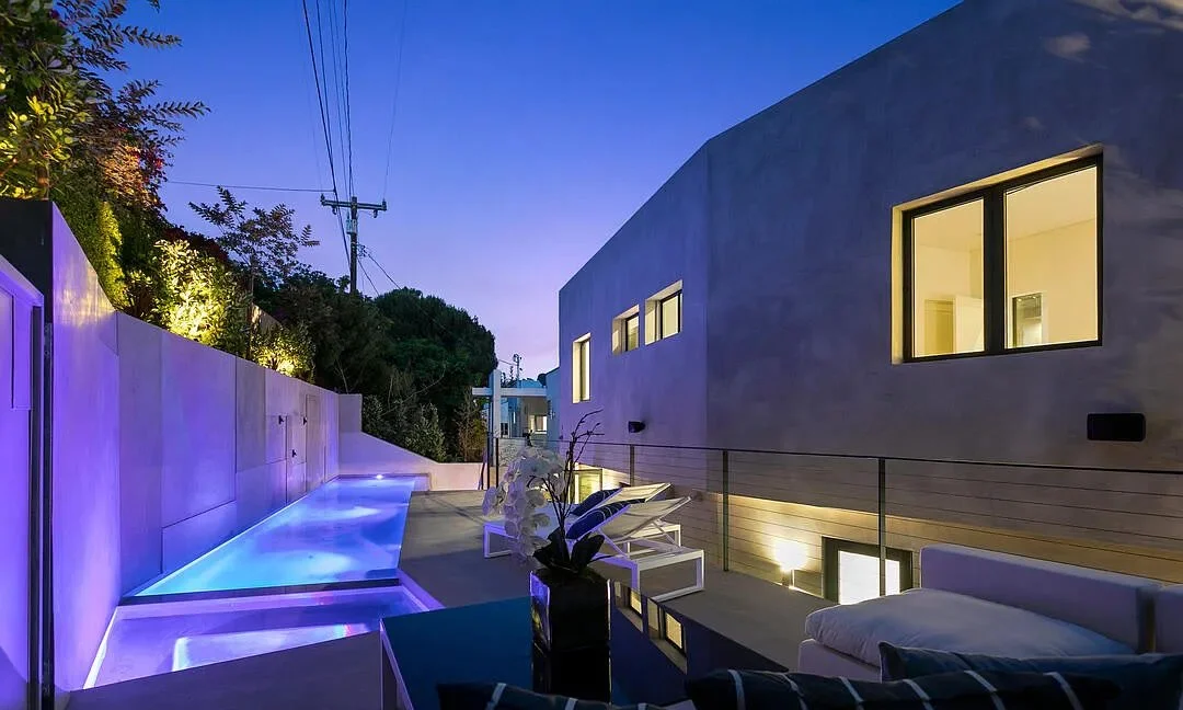 066-aw-builders-atrium-house.jpg