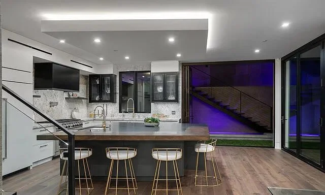 110-aw-builders-atrium-house.jpg