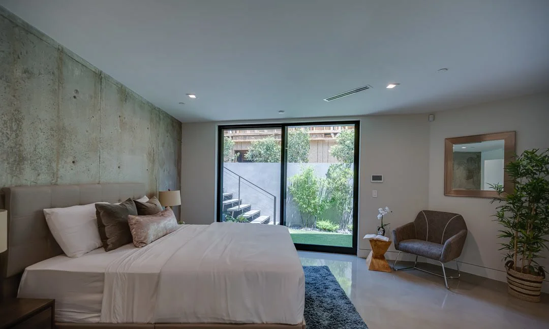 27-aw-builders-glass-house.jpg