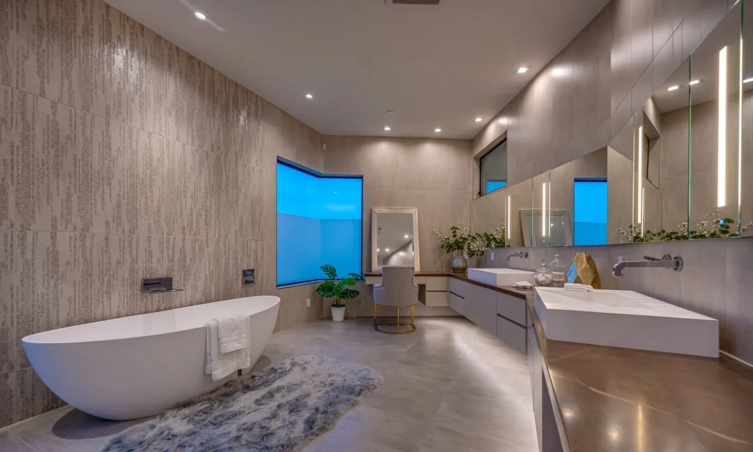 21-aw-builders-glass-house.jpg