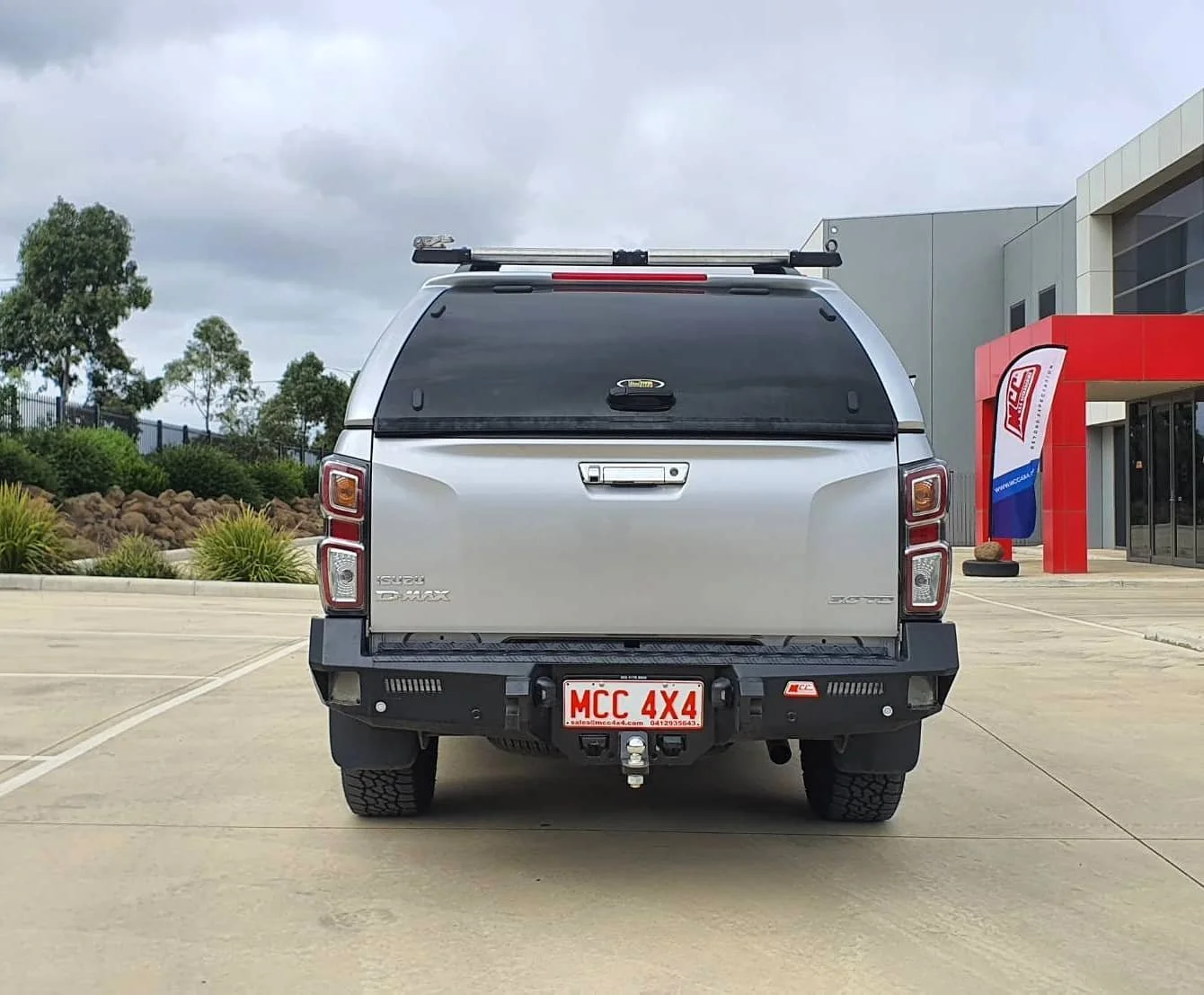 Rocker 022-01 Rear Bar Dmax 2020 (1).jpg