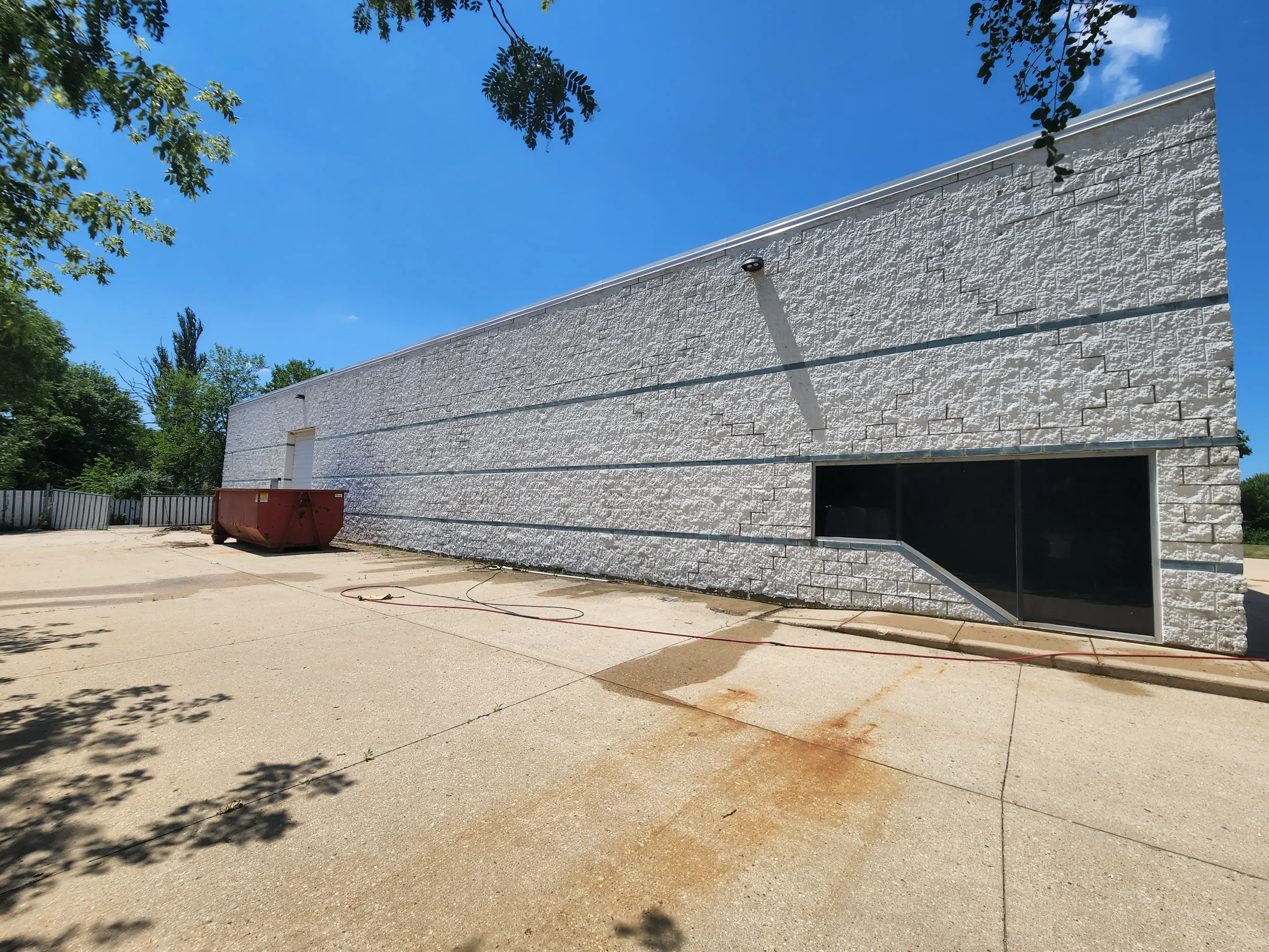 Original condition of a commercial industrial building before exterior painting by Kora Pro Painting in Naperville.