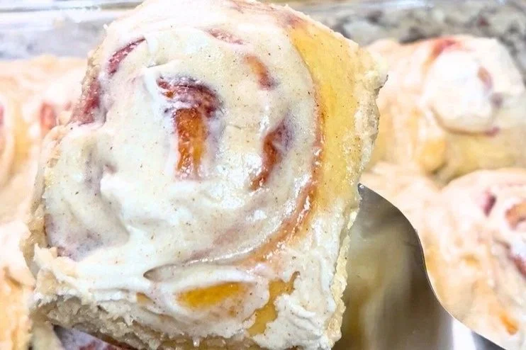 Blackberry cinnamon rolls