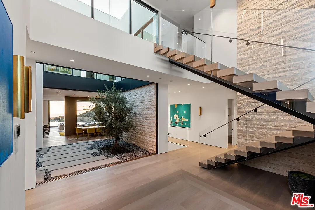 1d875d8dd35202ec551872ffdea073f7-uncropped_scaled_within_1344_1008 (1).webp