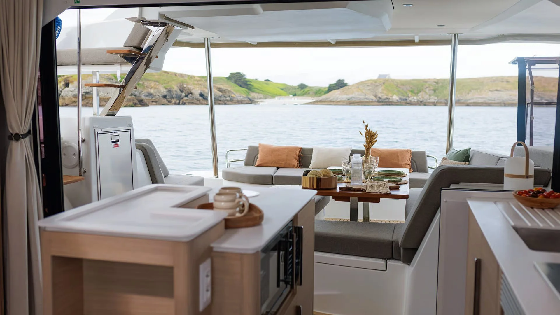 Fountaine-pajot-FP-48-sailing-catamaran-photo-interior-28.jpg