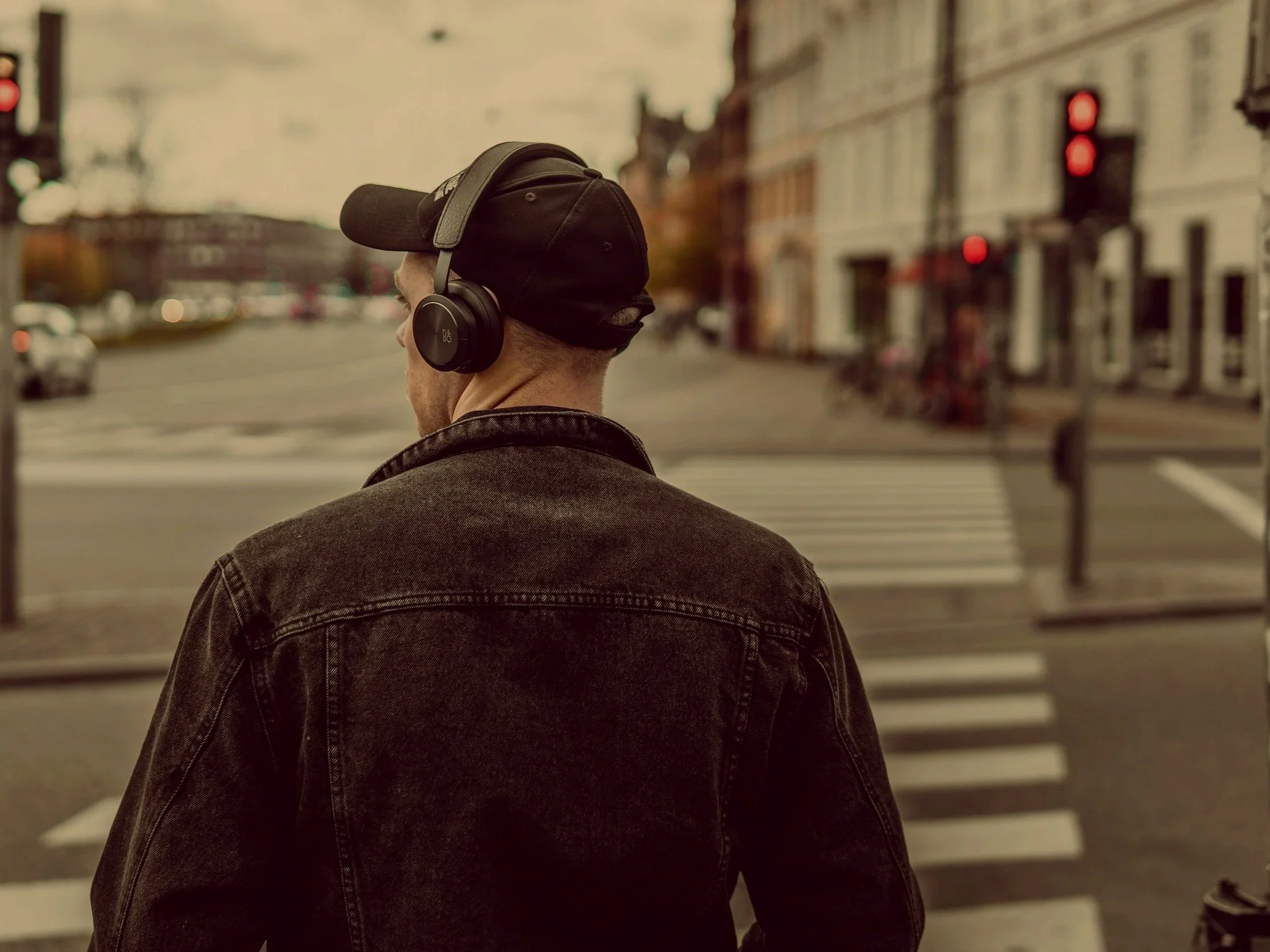 Best Headphones Guide: Trendy Headphones Every Young Man Needs