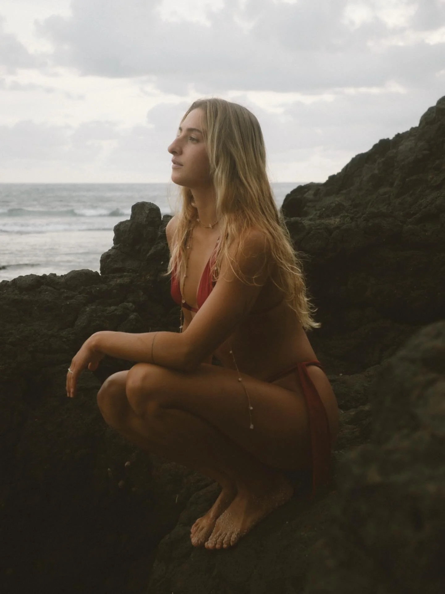 Sunset shoot with Clara 🌅

Photographing a friend feels different 💗
Less posing, more truth.
Just golden light, shared moments, and the feeling of capturing something real 🫶🏼