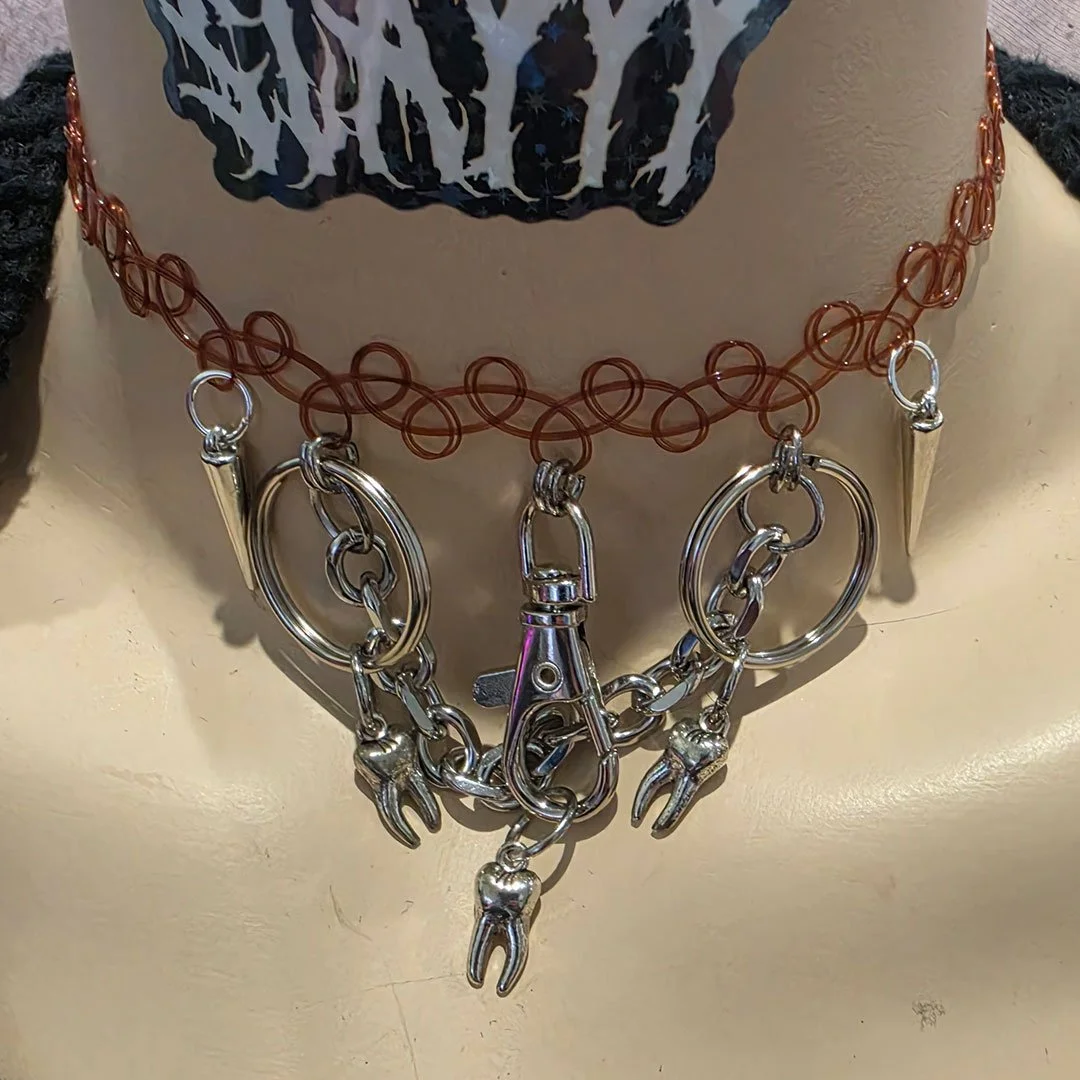 CHOKER-BROWN-FANGSOUT.jpg